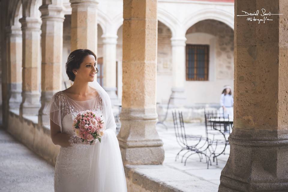 Novia en el atrio