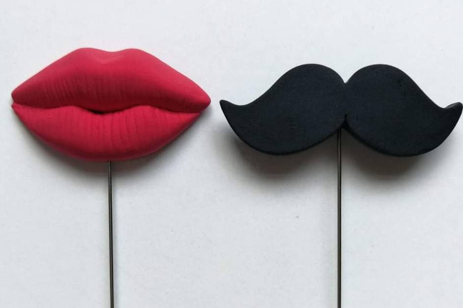 Alfileres de labios y bigotes