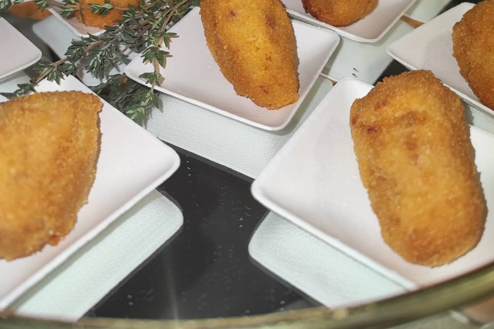 Croquetas de huevo frito