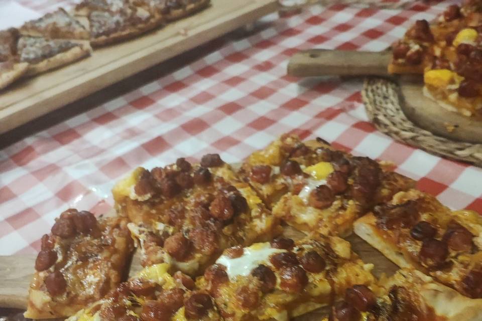 Pizza huevo frito con chistorr