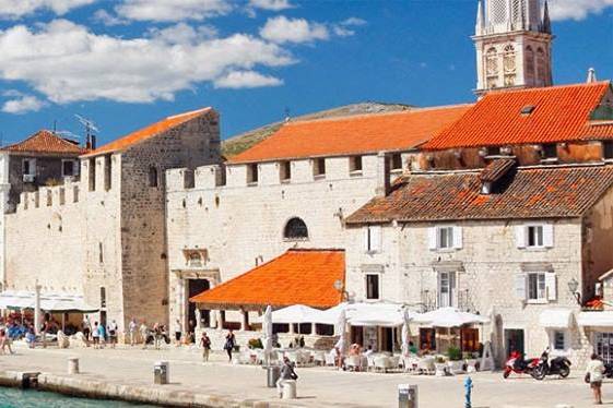 El Puerto de Trogir en Croacia