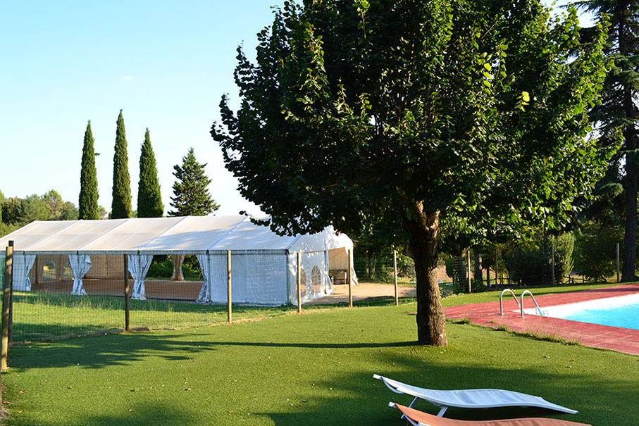 Carpa y piscina