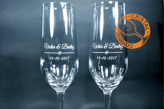 https://cdn0.bodas.net/vendor/63838/3_2/960/jpg/copas-champan-grabadas-regalo-novios-boda_1_63838.jpeg