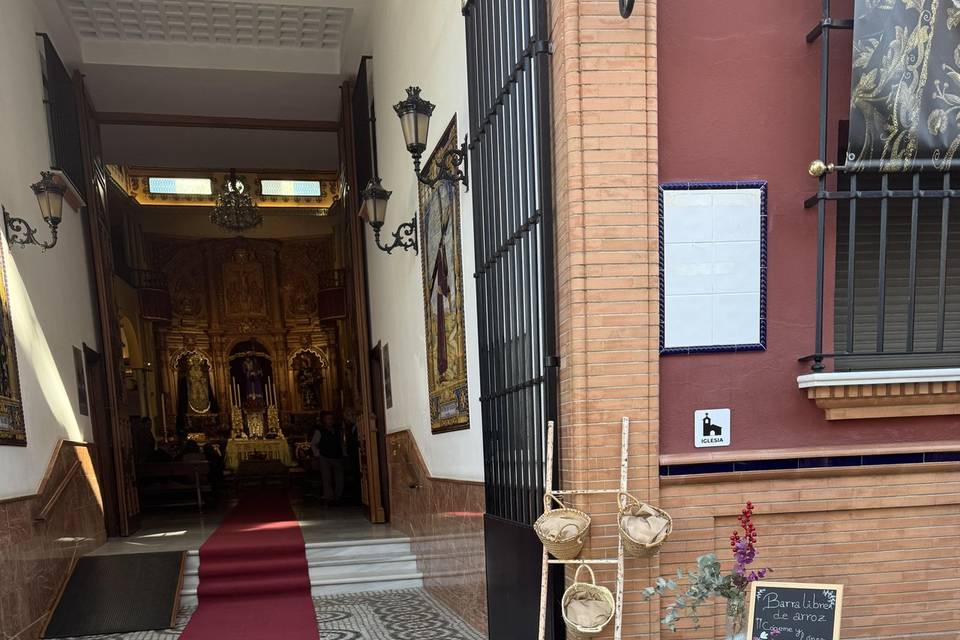 Entrada a la iglesia personalizada