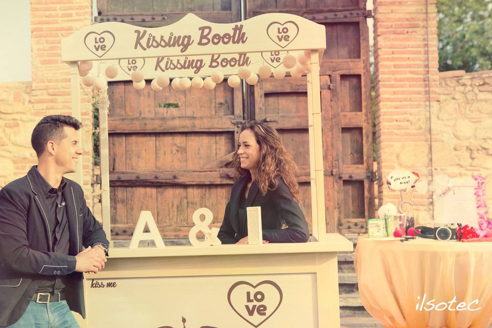 Kissing Booth