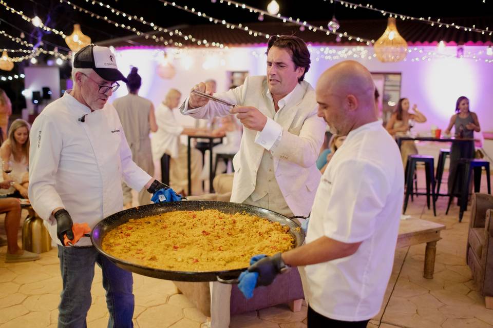 Rallando trufa a nuestra paella