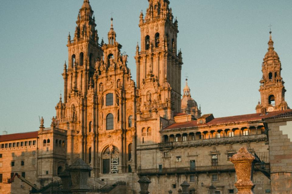 Sentados en la catedral