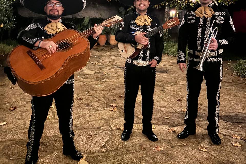 Voces que celebran contigo