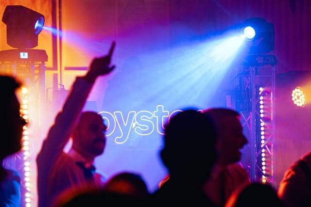 Dj, iluminación y sonido