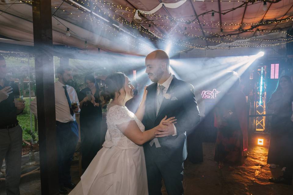 DJ, iluminación y sonido