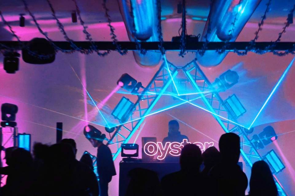 DJ, iluminación y sonido
