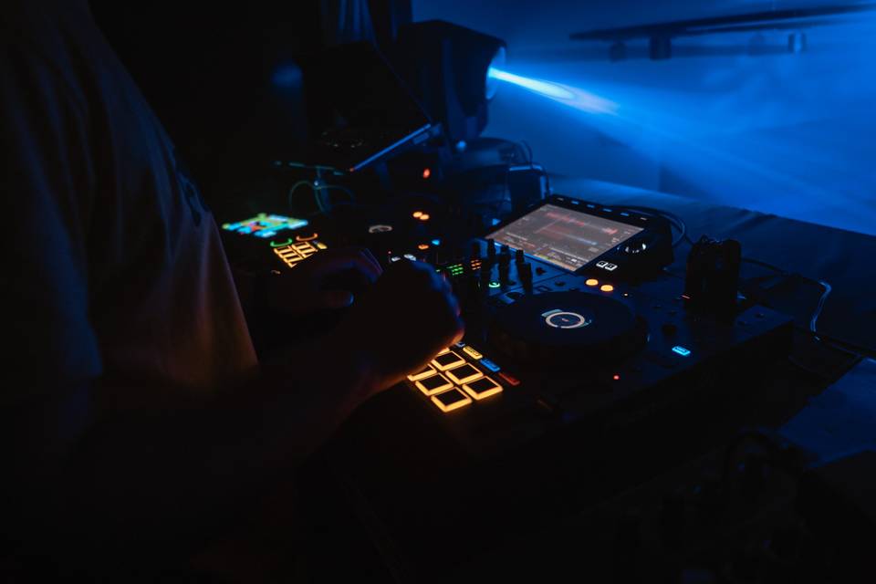 DJ, Iluminación y sonido