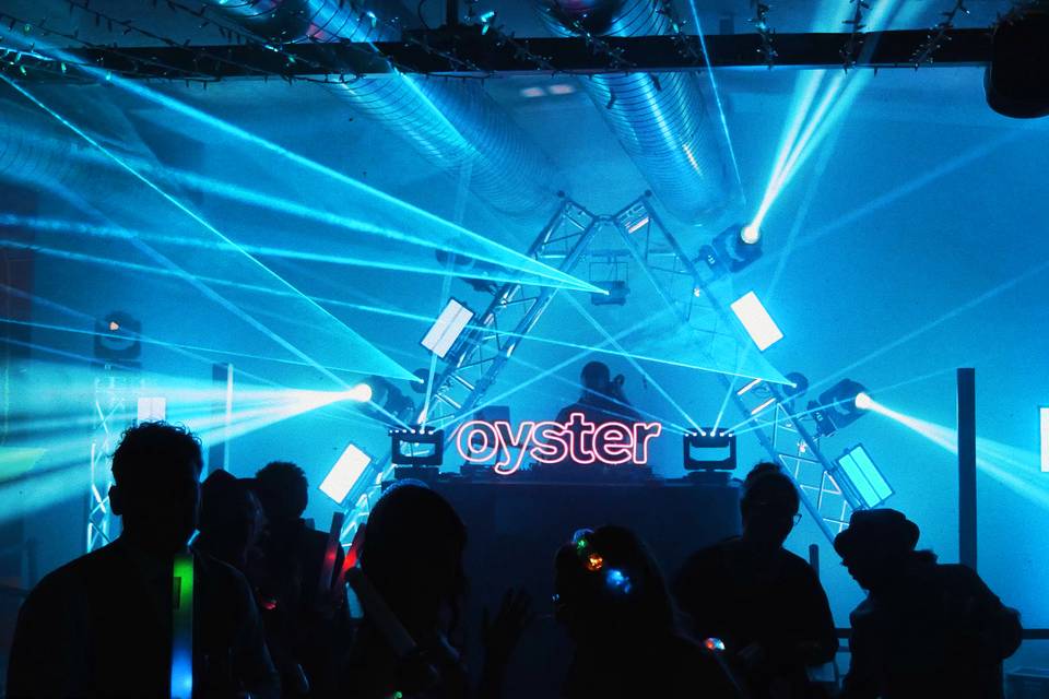 DJ, iluminación y sonido