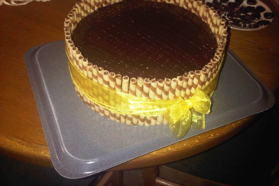 Tarta con baño dorado