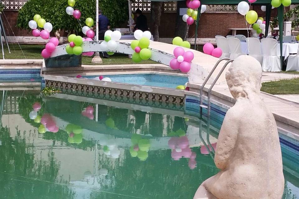 Piscina decorada