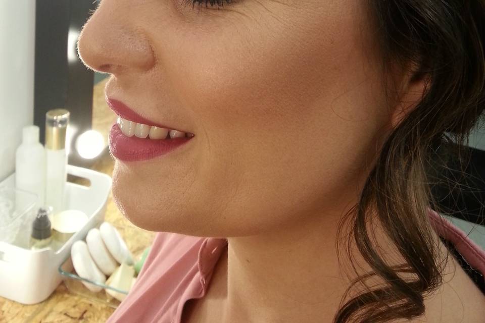 Maquillaje y recogido de invitada