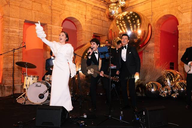 Cantando con los novios