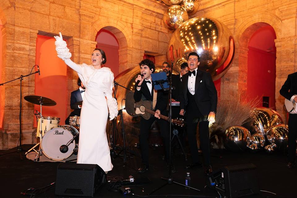 Cantando con los novios