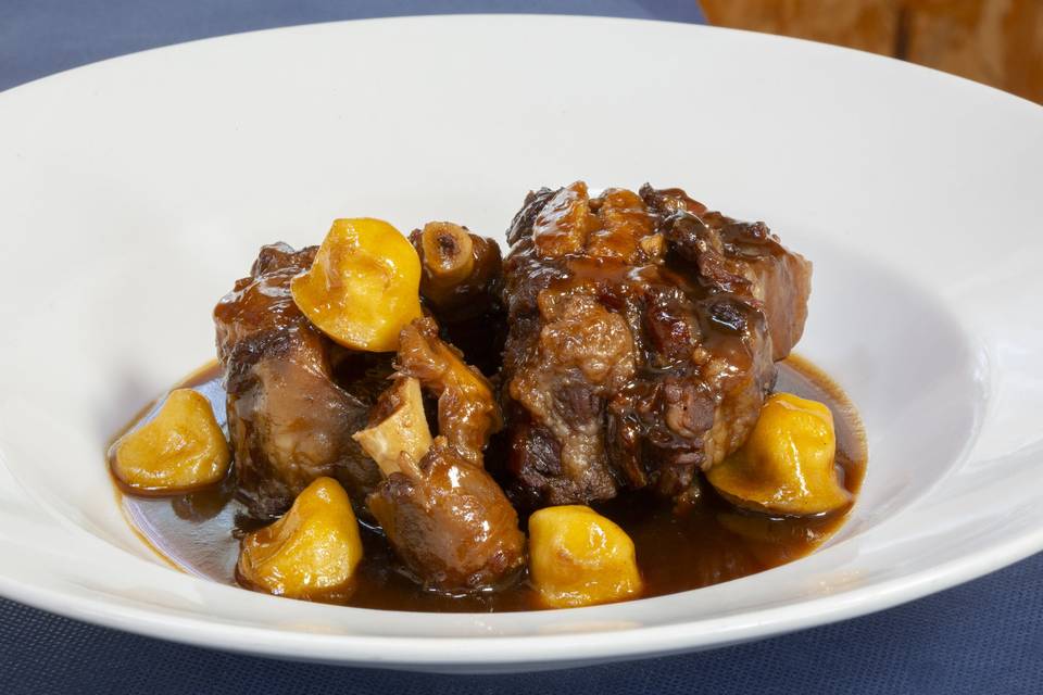 Rabo de toro al vermut