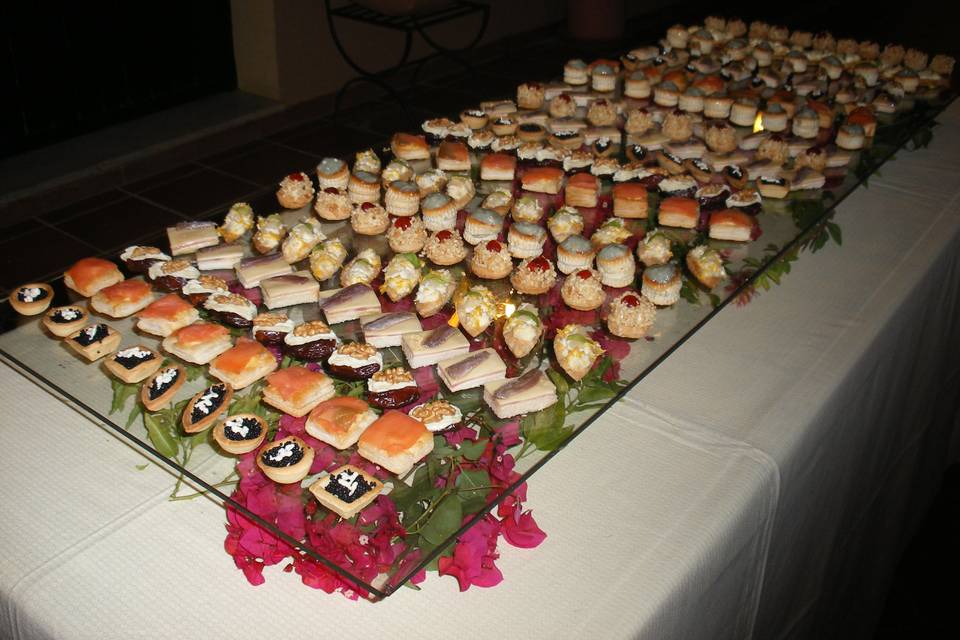 Aperitivo. Bufé de canapés