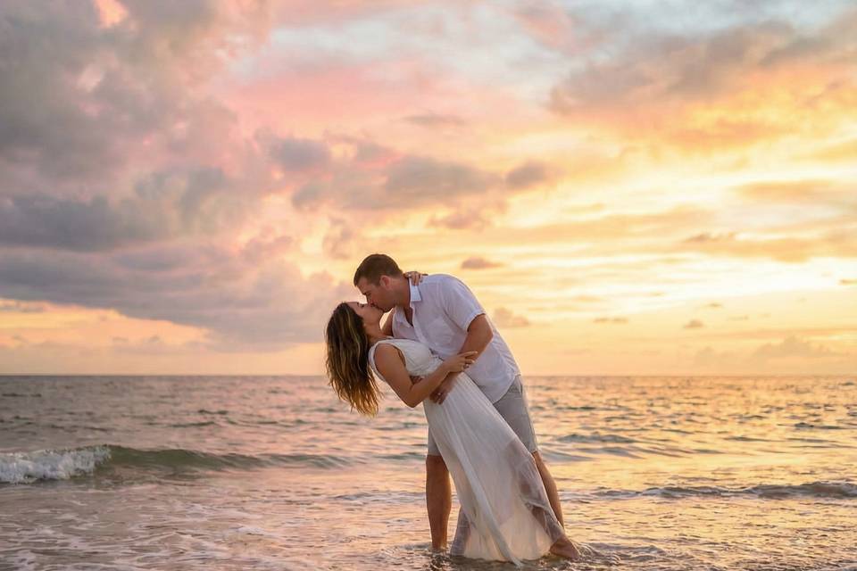Sesión atardecer playa preboda