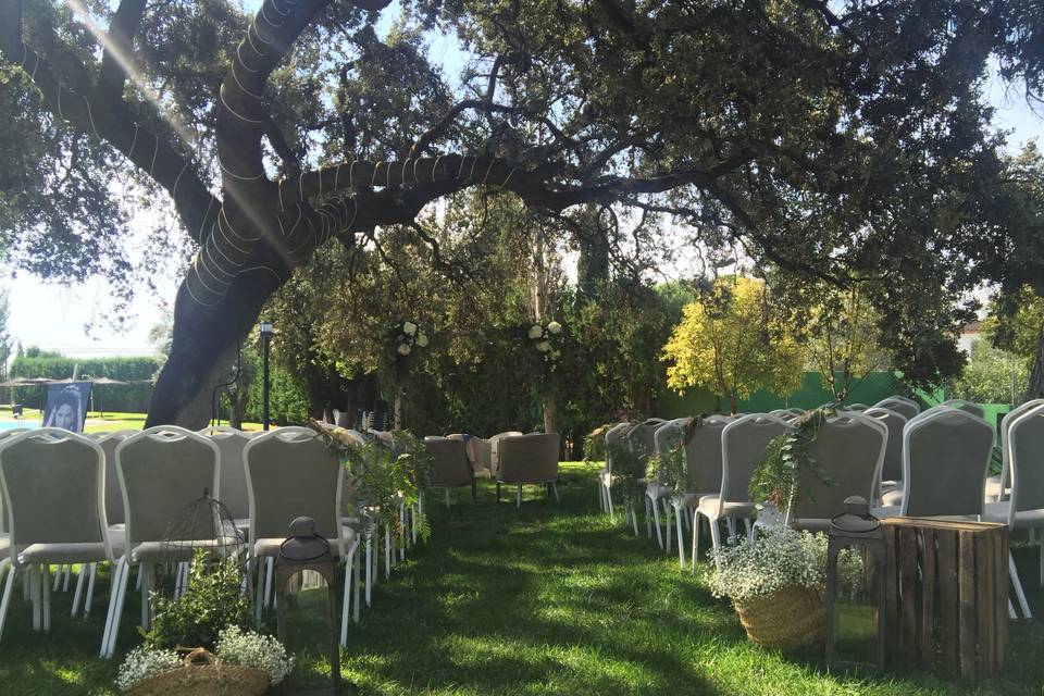 Ceremonia civil en el jardín