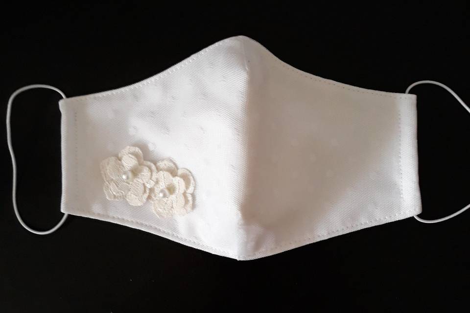 Mascarilla de novia con flores