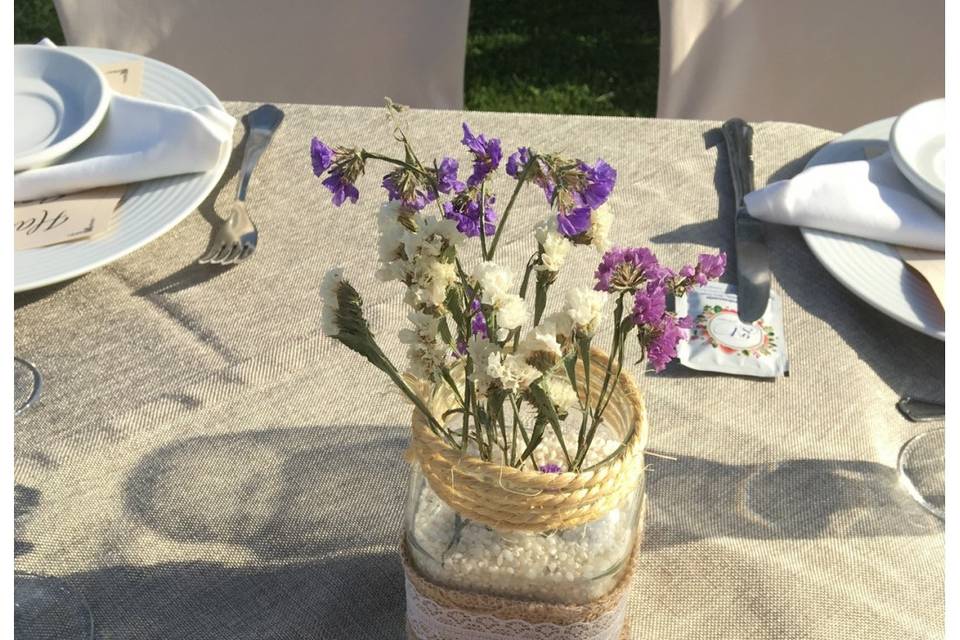 Meseros con flores naturales