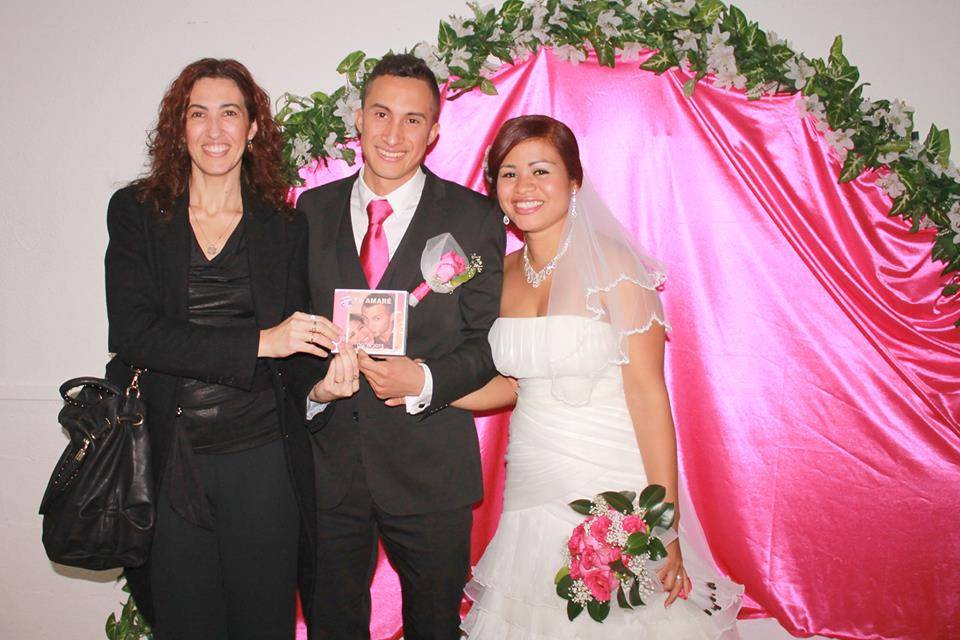 Entrega CD a los novios