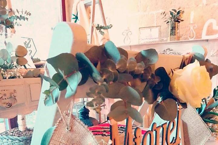 Decoración para lso asientos de los novios