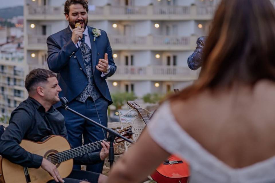Novio canta a la Novia