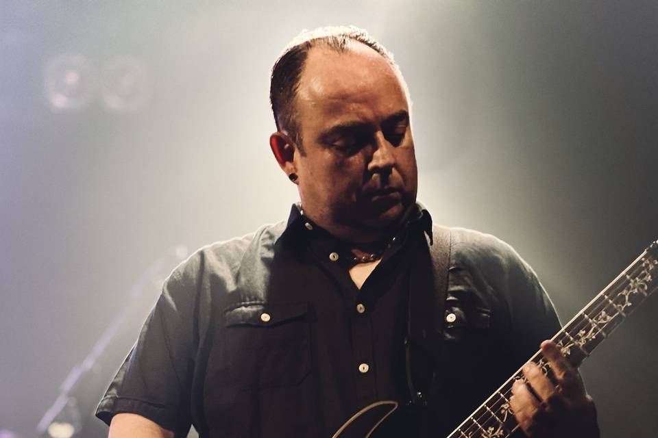 Crow a la guitarra solista