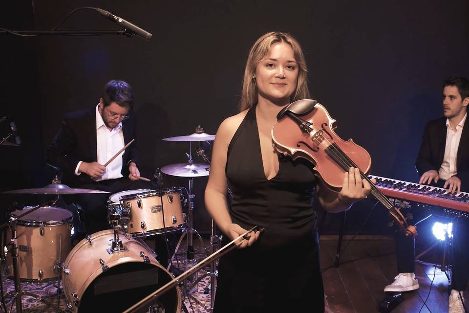 Violín percusión y piano