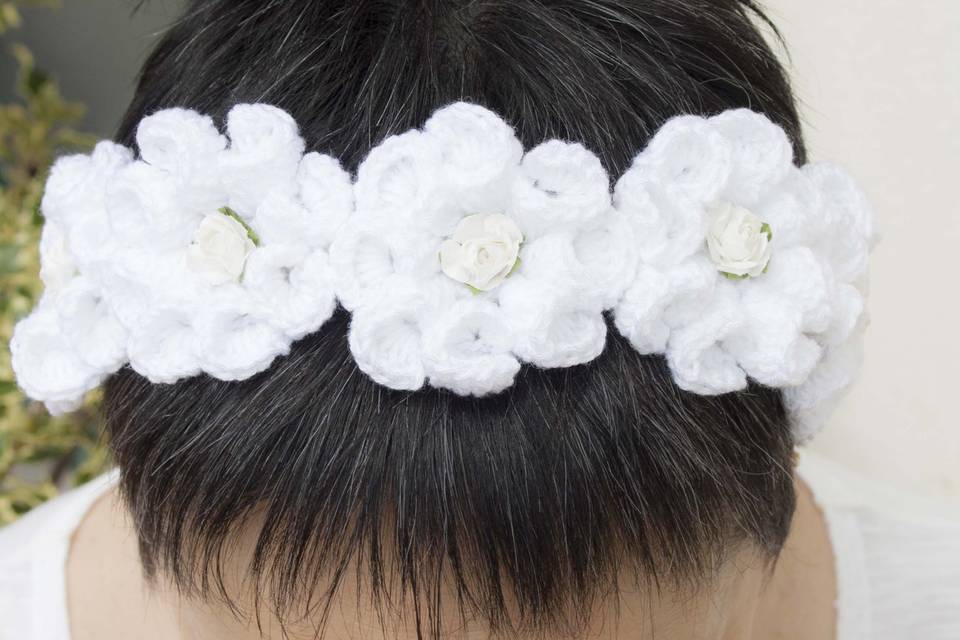 Diadema flores crochet blanca