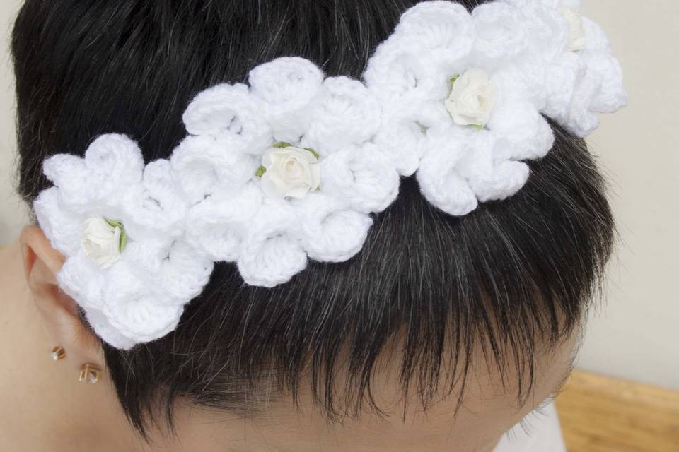 Diadema flores crochet blanca