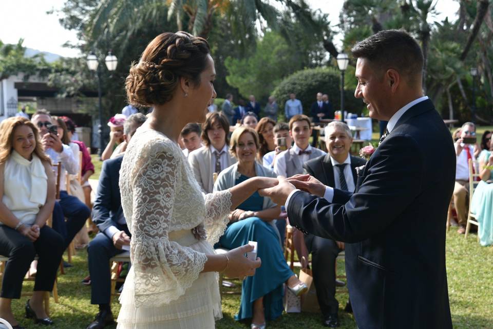 Bajo la atenta mirada