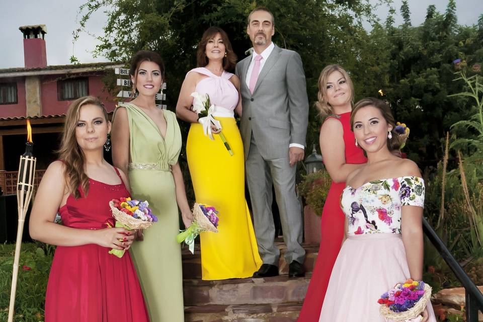 Los novios con las invitadas