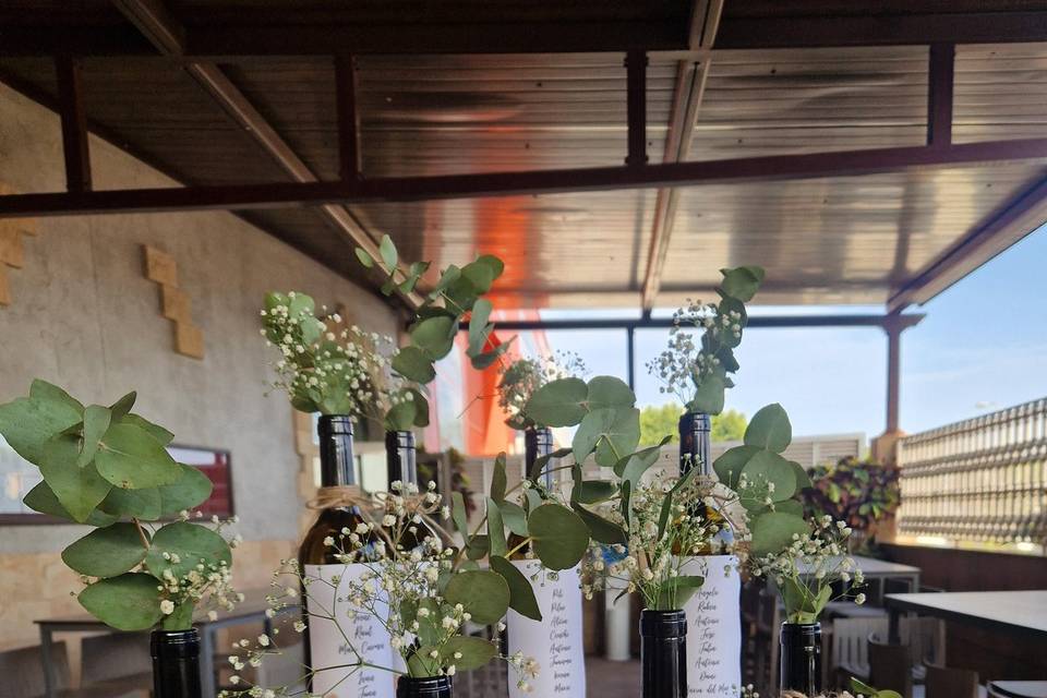 Mesero botellas de vino