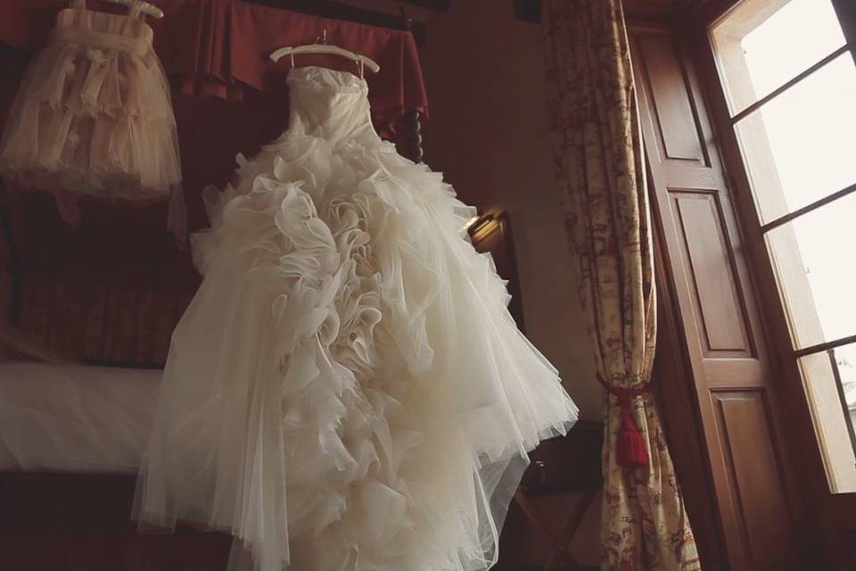 Vestido de novia en habitación