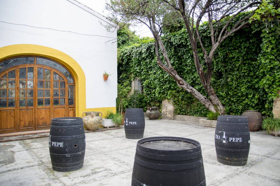 Bodegas Santiago y Santa Ana