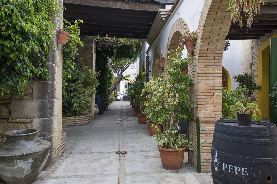 Bodegas Santiago y Santa Ana