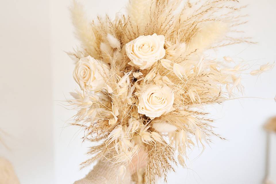 Ramo boho con rosas preservadas