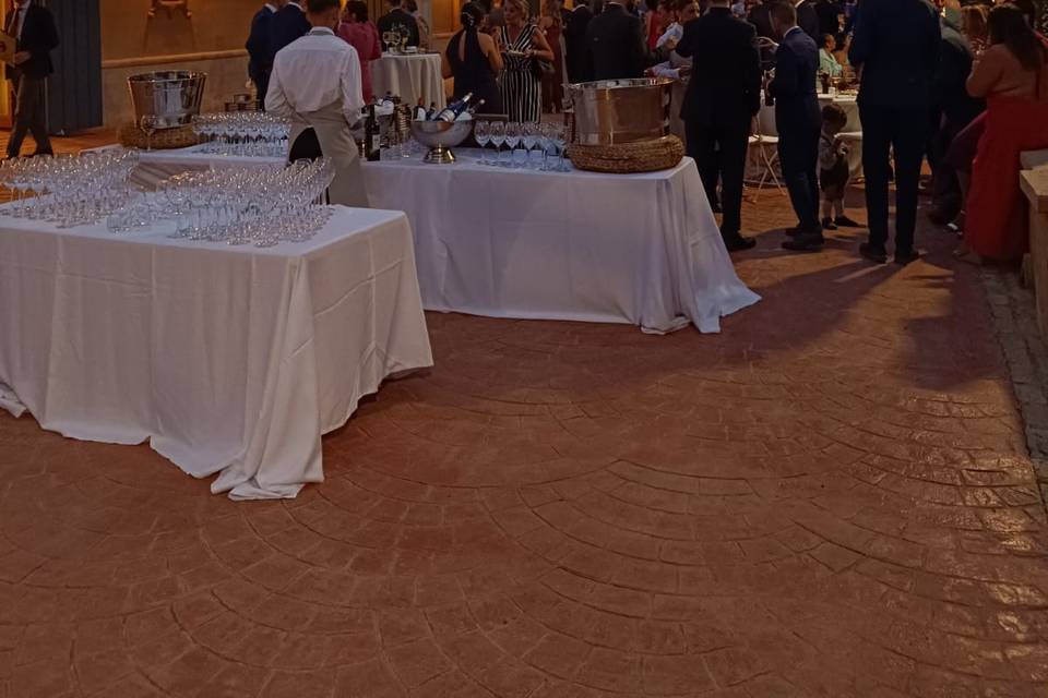 Terraza con castillo iluminado