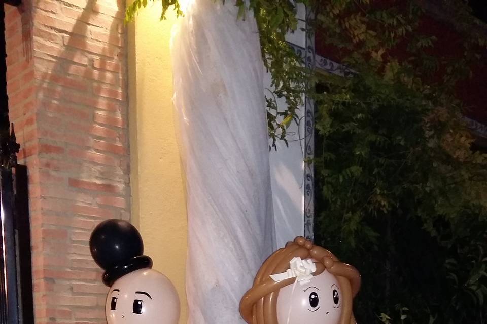 Novios de globos