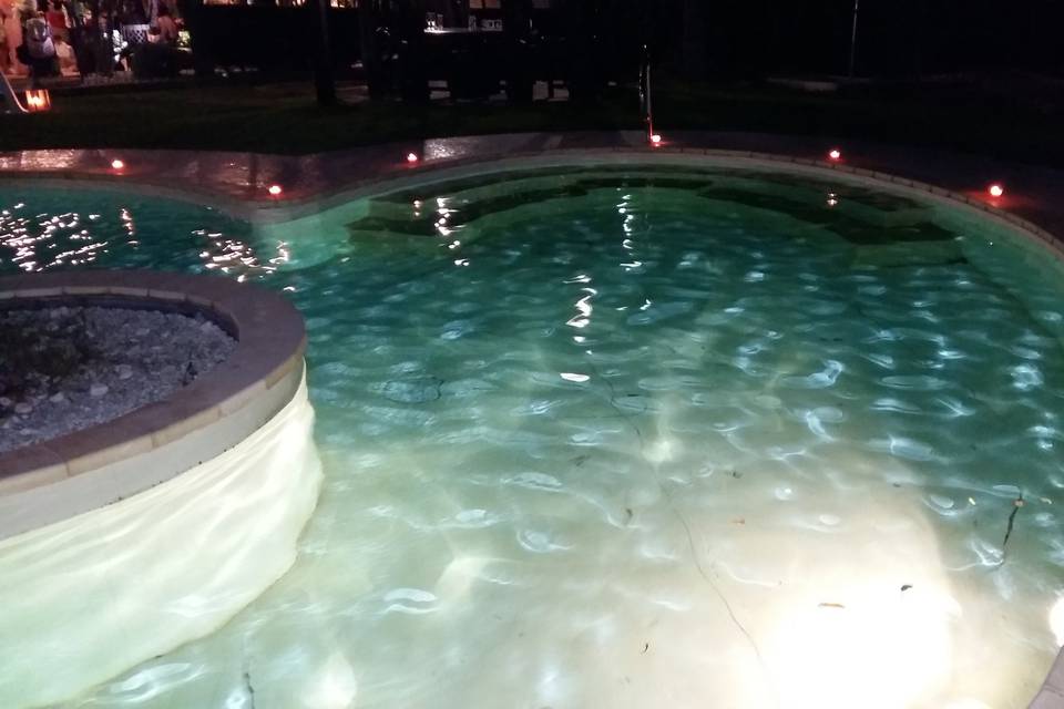 Piscina con velas