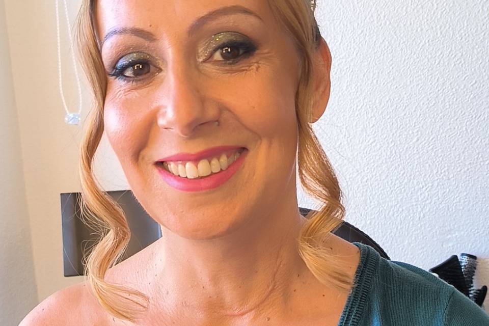 Maquillaje y recogido