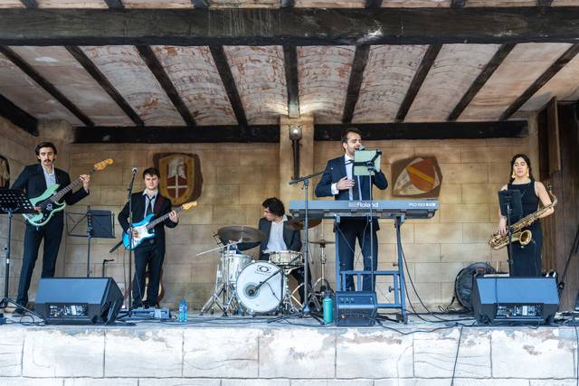 Cóctel con banda