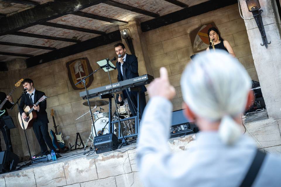 Cóctel con banda