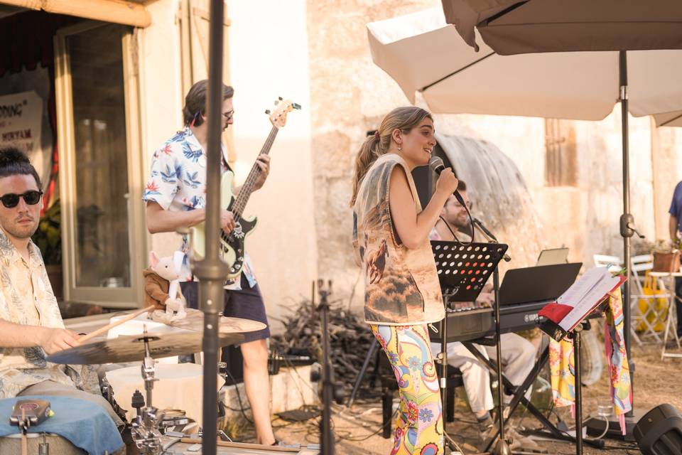 Cóctel con banda
