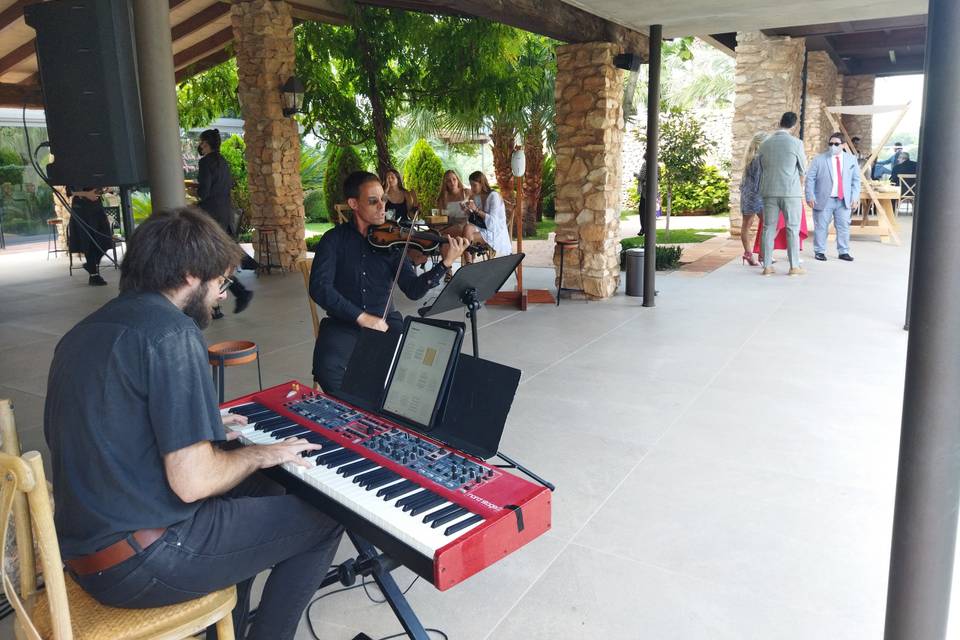 Piano y violín Samu Amatriain